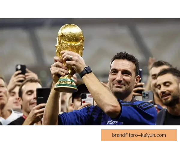 斯卡洛尼战术成功因素引发深入分析，表现稳健助力阿根廷冲击世界杯。